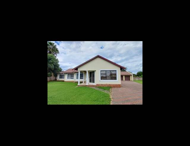 4 BEDROOM HOUSE FOR SALE IN THE ORCHARDS